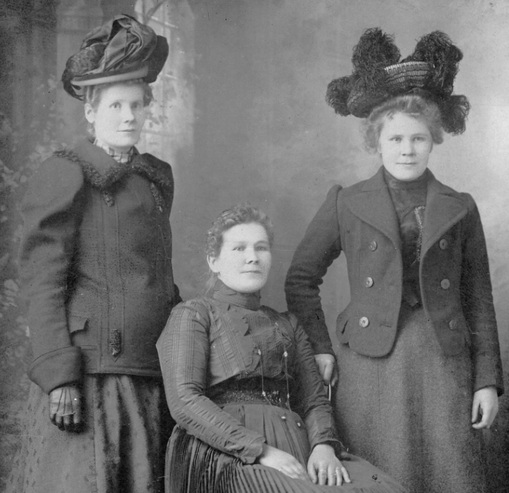 Peltomaa Sisters from Raahe, Finland